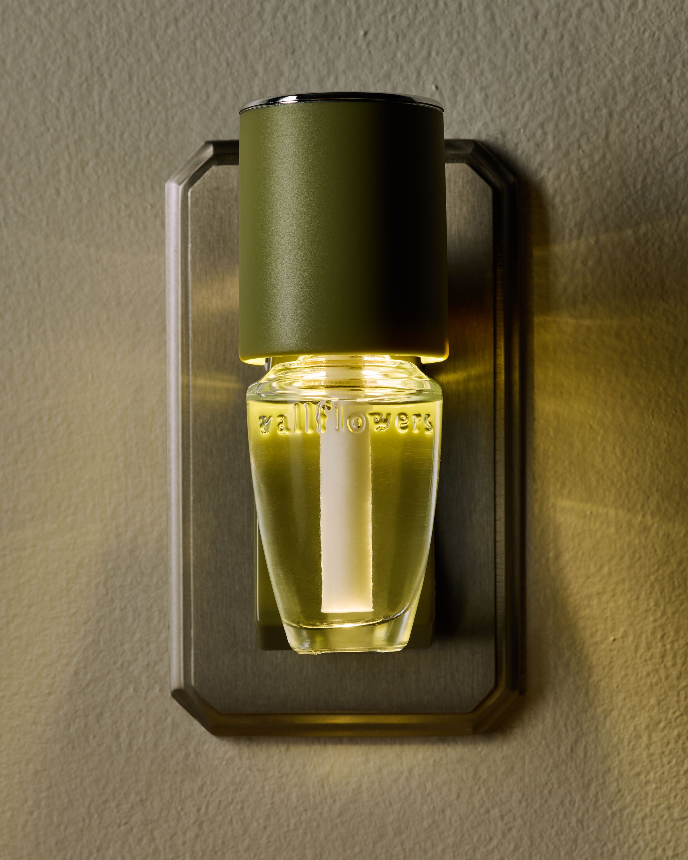 Green Cylinder Scent Control Nightlight - Image 3