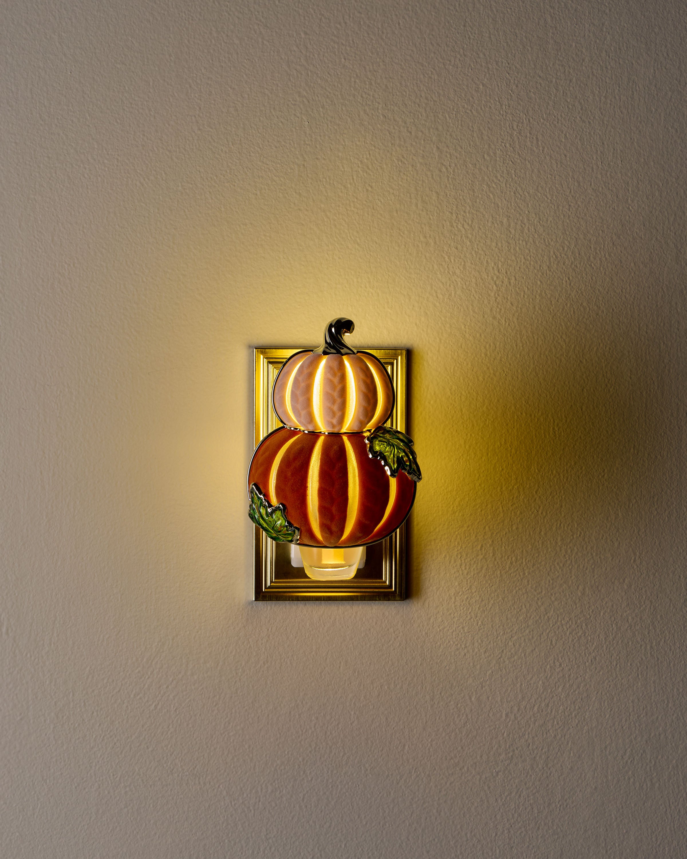 Knit Pumpkin Stack Scent Control Nightlight - Image 3