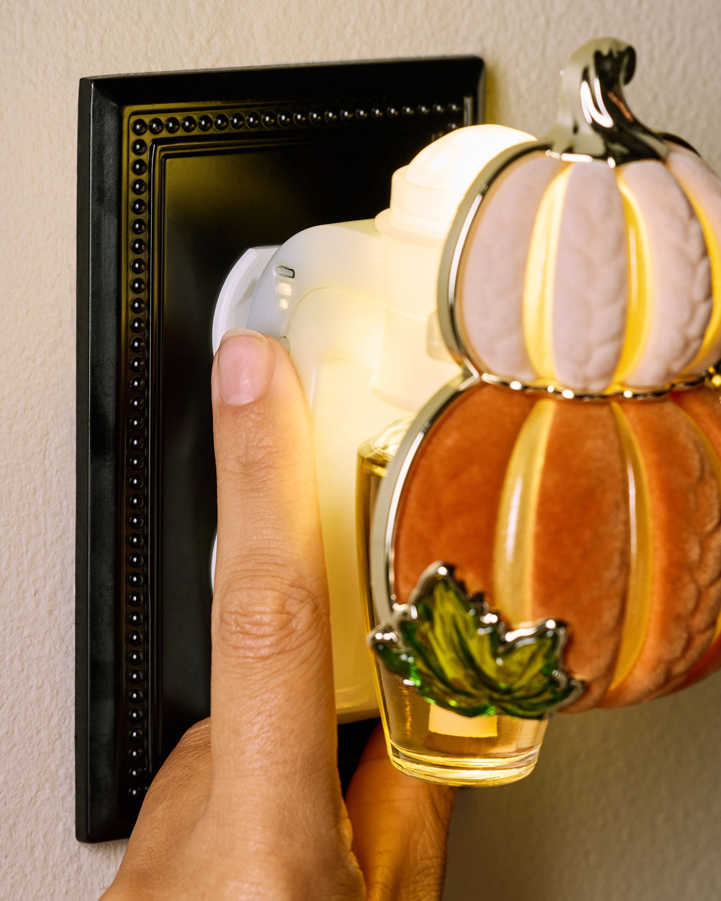 Knit Pumpkin Stack Scent Control Nightlight - Image 4